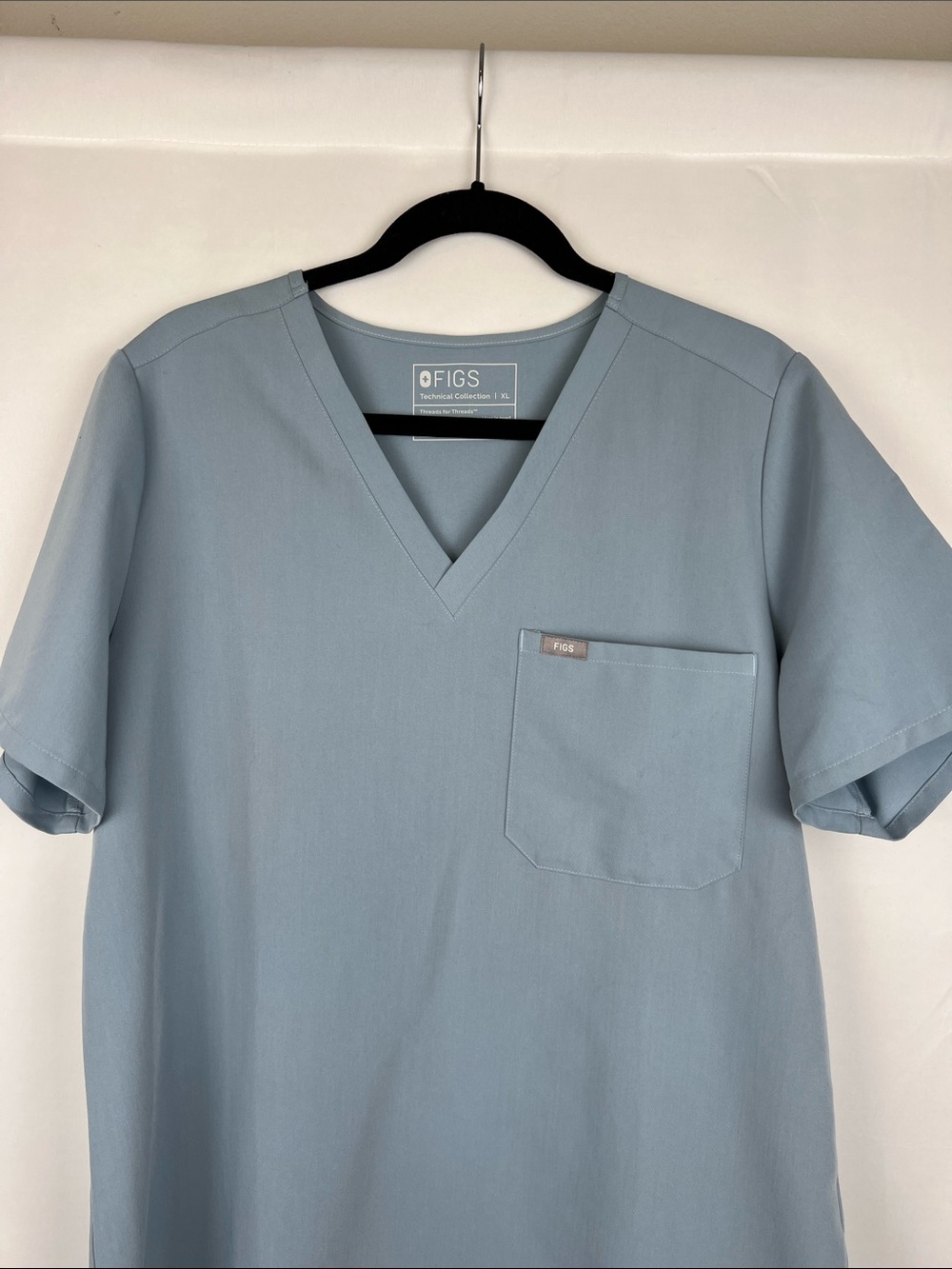 FIGS Women's V-Neck Scrub Top in Light Blue Size XL - Picture 3 of 9